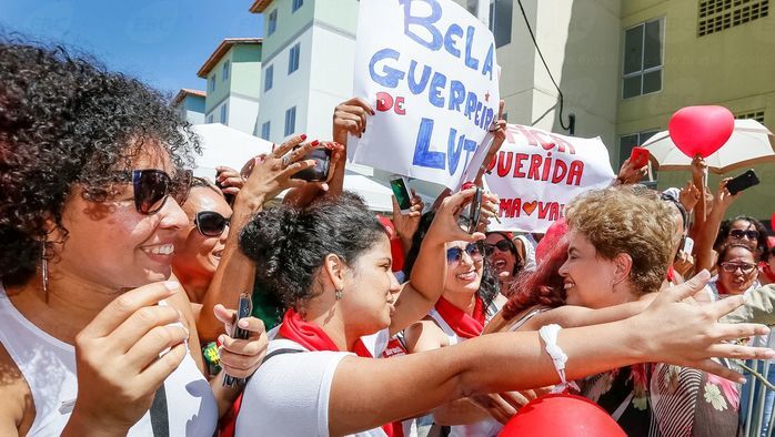 Dilma é recebida com “abraçaço” (Crédito: Agência Brasil )