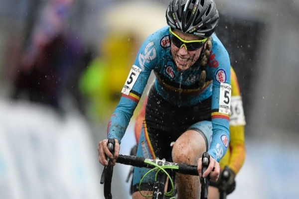 Femke Van den Driessche durante o Mundial sub-23 de ciclismo (Crédito: Getty)