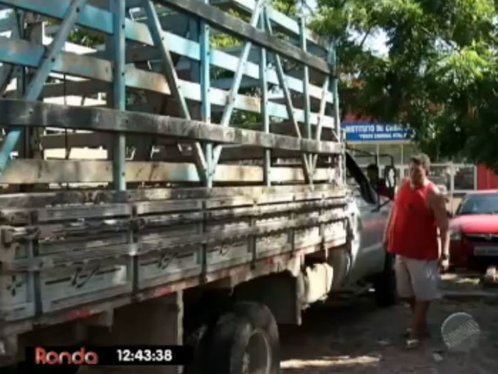José Barbosa com seu caminhão (Crédito: Reprodução TV Meio Norte )