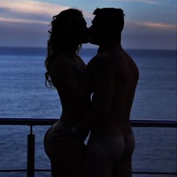 Laura Keller e o marido, Jorge Sousa, posam pelados