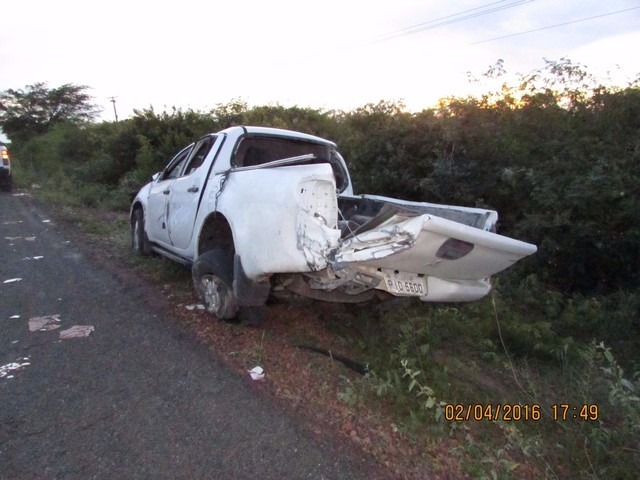 Veículo ficou destruído após capotamento (Crédito: Reprodução)