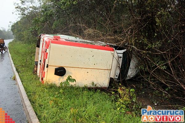 Animal na pista provoca capotamento de ambulância na BR 343 (Crédito: Reprodução)