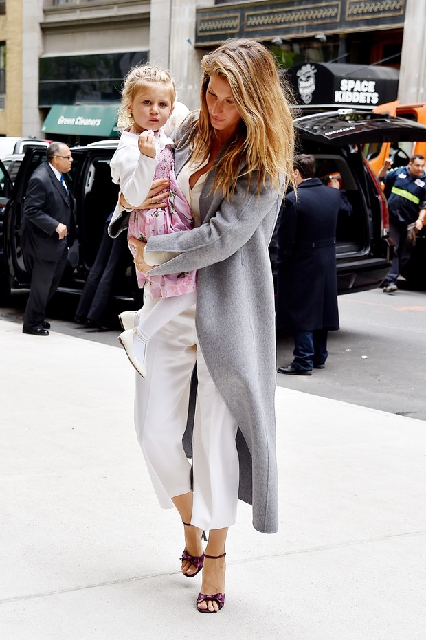 Gisele Bündchen passeia com a família em Nova York - Imagem 2