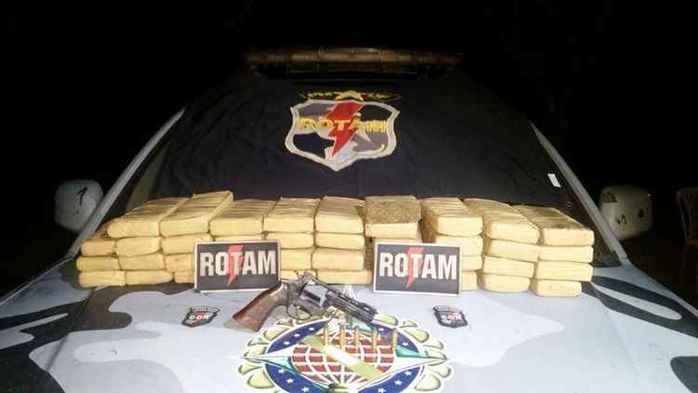 Drogas e armas apreendidas
