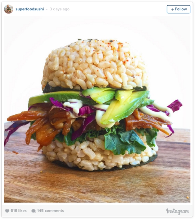 Sushi em formato de hamburguer (Crédito: Reprodução)