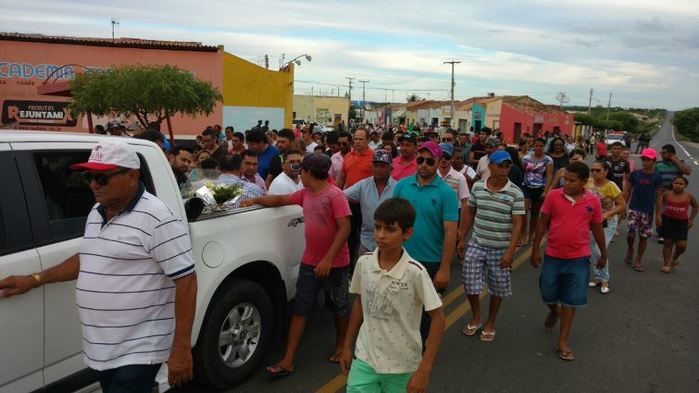 Velório e sepultamento foram marcados por emoção (Crédito: Reprodução)