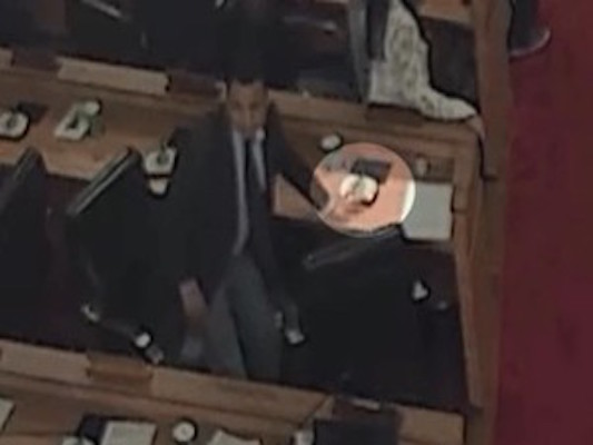 Pastor supostamente votando em sessão (Crédito: Reprodução)