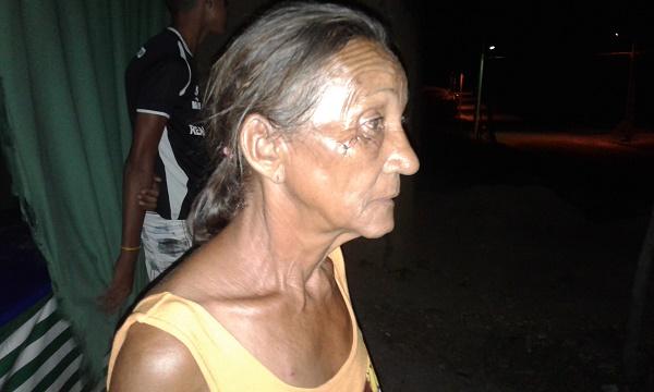 Mulher que foi esfaqueada (Crédito: Reprodução)