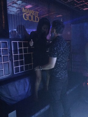 Laercio trocou beijos com morena em festa (Crédito: Reprodução)