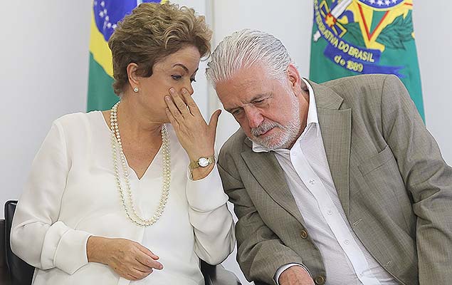 Dilma e Jaques Wagner (Crédito: Folhapress)