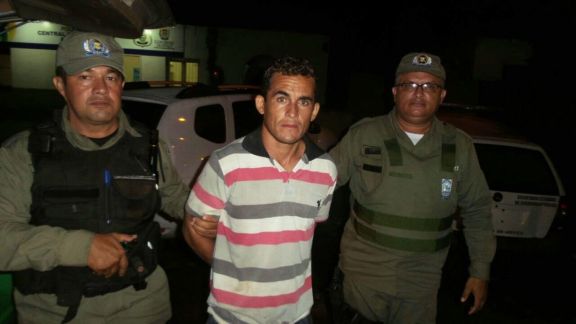 Acusado preso pela polícia (Crédito: Reprodução)
