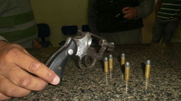 Revolver encontrado (Crédito: Reprodução)