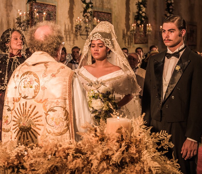 Padre Romão casa Maria Tereza e Carlos Eduardo (Crédito: Caiuá Franco/ Globo)
