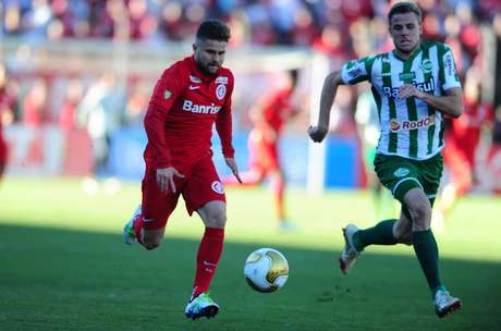 A partida da decisão gaúcha foi repleta de oportunidades de gol para ambos os rivais l (Crédito: Ricardo Duarte/Internacional)