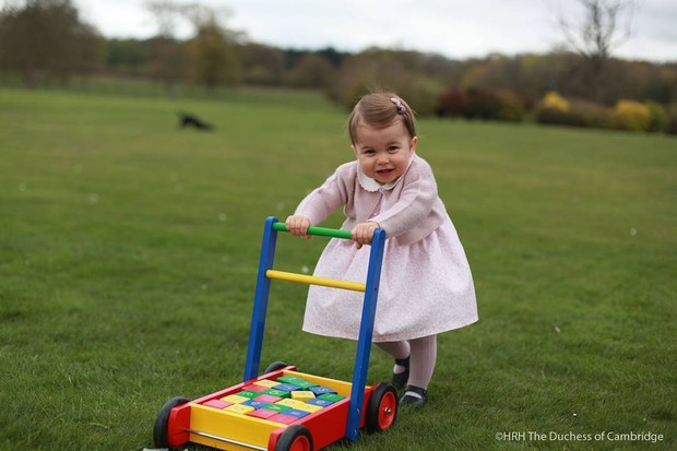 Princesa Charlotte, filha mais nova de Kate Middleton e do príncipe William (Crédito: Reprodução)