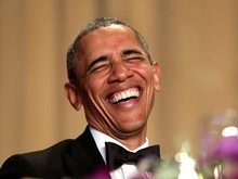 Obama manifesta seu apoio a Hillary e ironiza Trump durante jantar