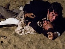 Xavier leva um tiro de Simão e Raposo luta com Mão de Luva