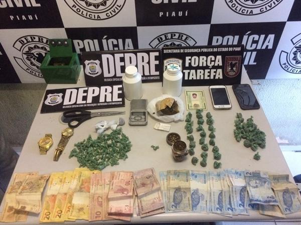 80 pedras de crack e 40 trouxas de maconha encontrados com os dois