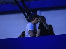 Kelbber Toledo é visto em clima de intimidade com loira em show