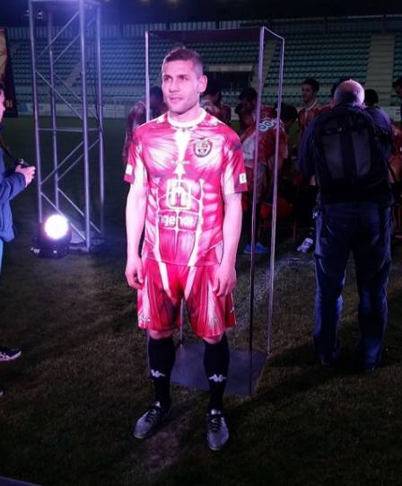 Time da Espanha lança uniforme inusitado (Crédito: Reprodução)