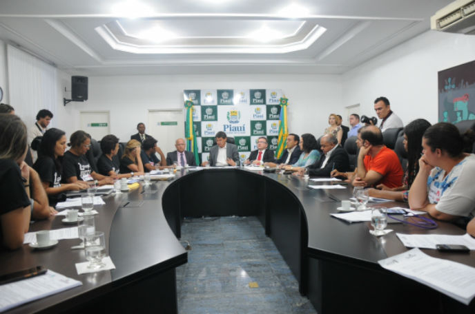 Wellington Dias recebe representantes da UESPI