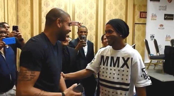 Adriano e Ronaldinho (Crédito: Reprodução)