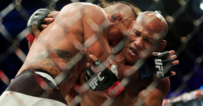 Jacaré conseguiu nocaute ainda no primeiro round no UFC 198