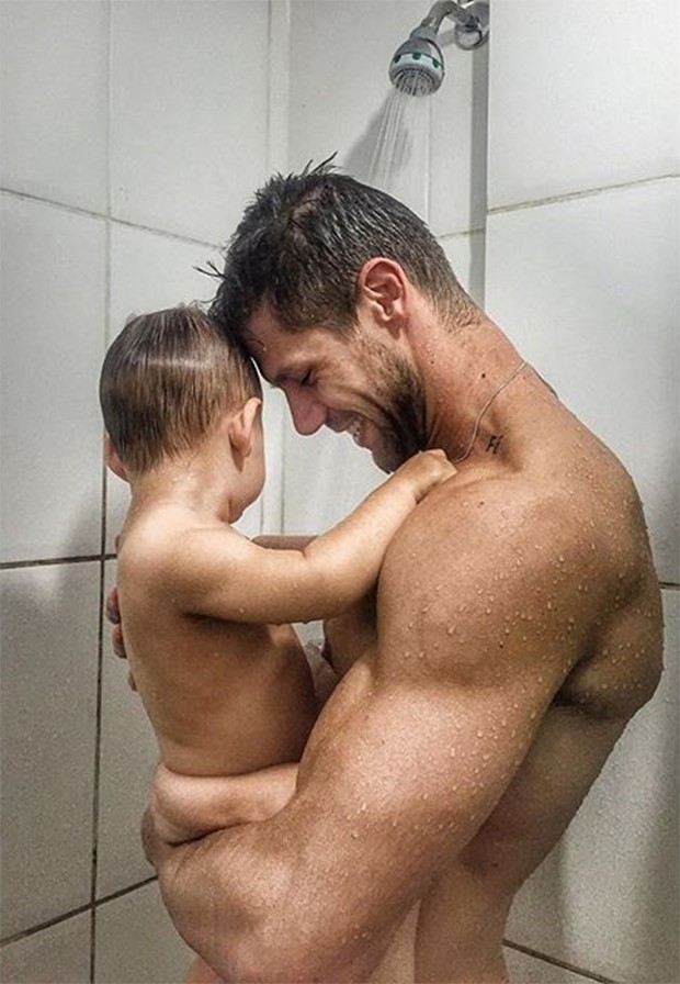 Ex-BBB Jonas e o filho (Crédito: Instragram)
