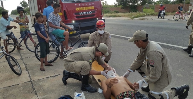 Veículo atropela motociclista na BR 343 e deixa dois feridos (Crédito: Reprodução)