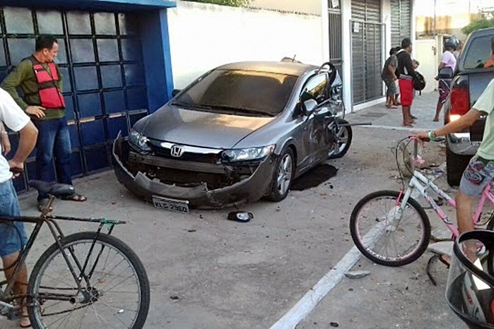 Colisão entre veículos (Crédito: Reprodução)