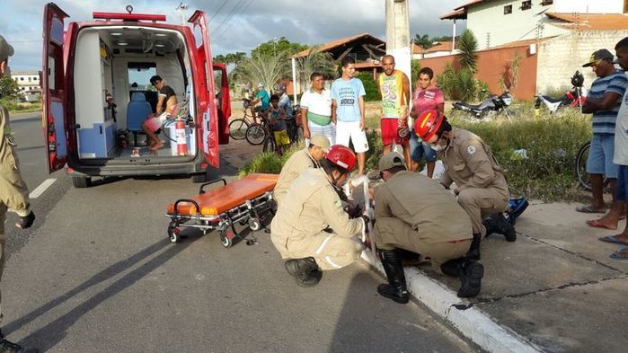 Veículo atropela motociclista na BR 343 e deixa dois feridos (Crédito: Reprodução)