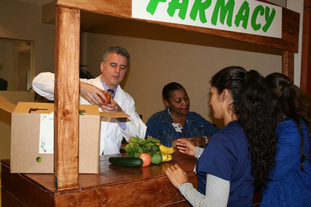 Médico cria farmácia (Crédito: Reprodução)