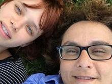Bruna Linzmeyer assume relacionamento com mulher 24 anos mais velha