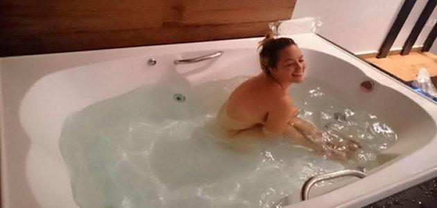 Garota de programa anã conta que é procurada de domingo a domingo