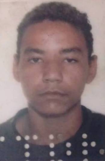 Ambulância foi interceptada por criminosos (Crédito: Reprodução)