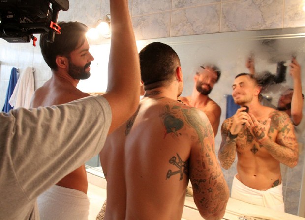 Felipe Titto vive personagem gay: "Um amor igual a qualquer outro" (Crédito: Reprodução)