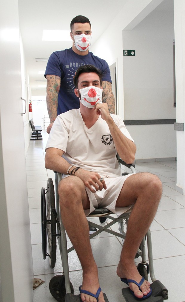 Felipe Titto vive personagem gay: "Um amor igual a qualquer outro" (Crédito: Reprodução)