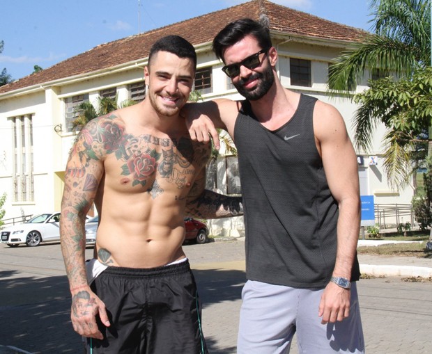 Felipe Titto vive personagem gay: "Um amor igual a qualquer outro" (Crédito: Reprodução)