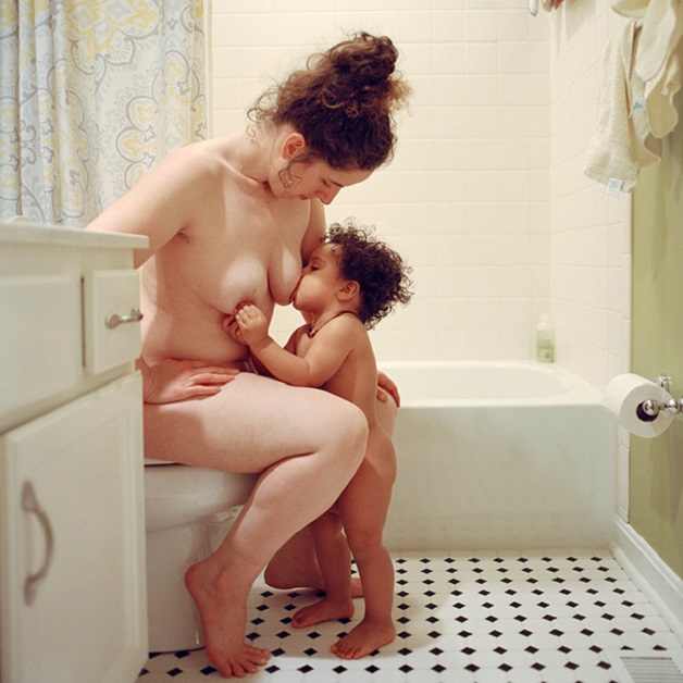 Mãe cria série poderosa sobre sua experiência com a maternidade (Crédito: Reprodução)