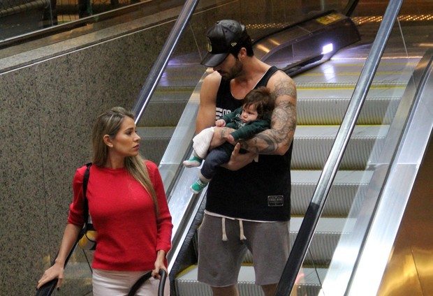 Adriana, Rodrigão e o bebê (Crédito: Reprodução)