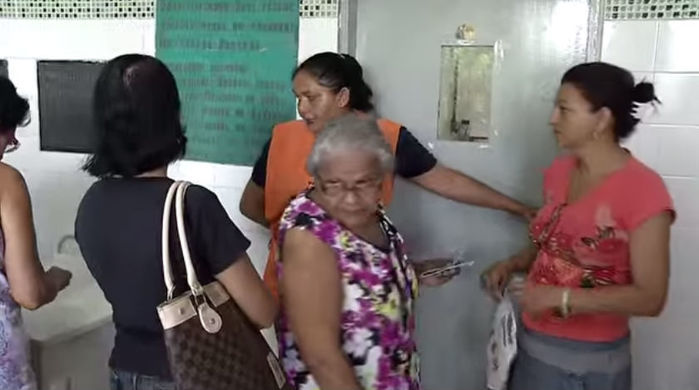 Postos de vacinação registraram grande movimento nesta sexta (Crédito: Reprodução)