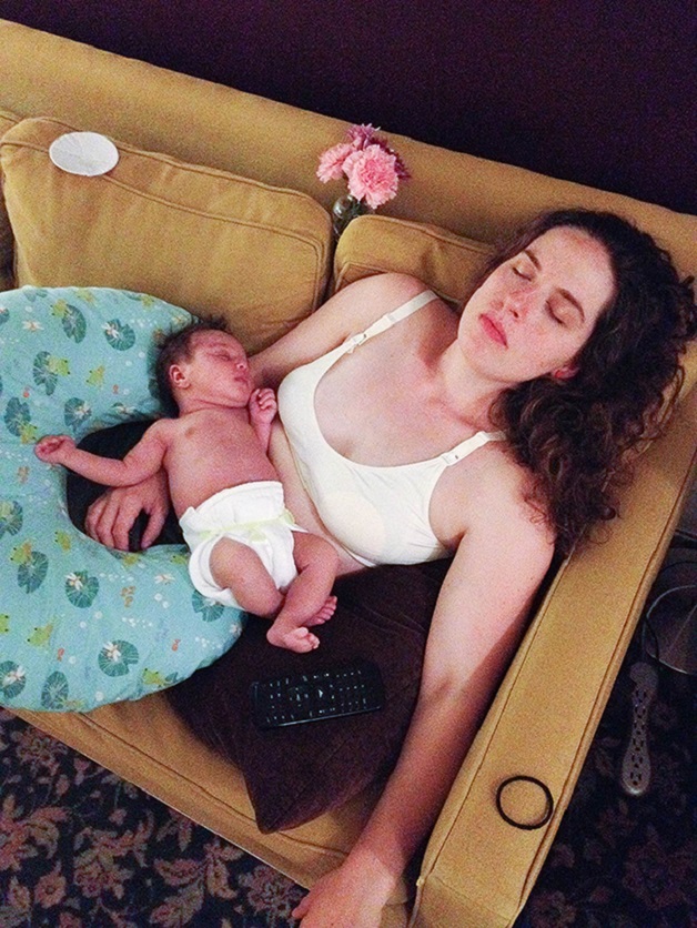 Mãe cria série poderosa sobre sua experiência com a maternidade (Crédito: Reprodução)