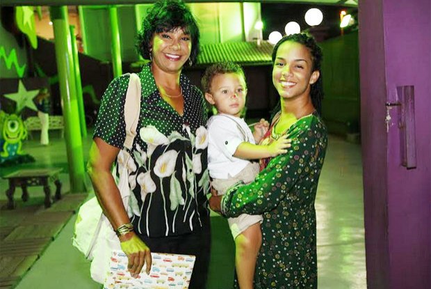 Solange Couto e os filhos (Crédito: Reprodução)