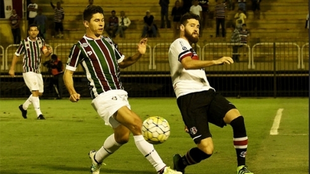 Jogo foi marcado pela arbitragem polêmica