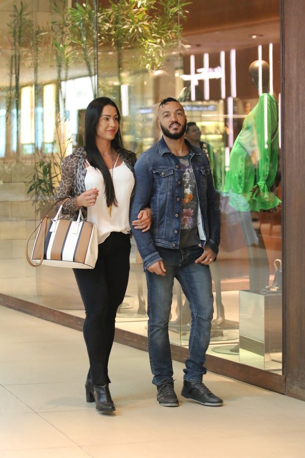 Gracyanne e o cantor Belo