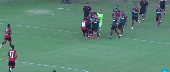 Jogadores do Vitória comemoram gol diante do Corinthians (Crédito: Reprodução)
