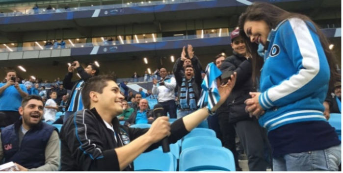 Pedido de casamento na Arena do Grêmio (Crédito: Reprodução)