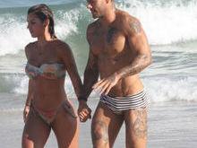 Lucas Lucco leva terceira loira para a praia em dois meses