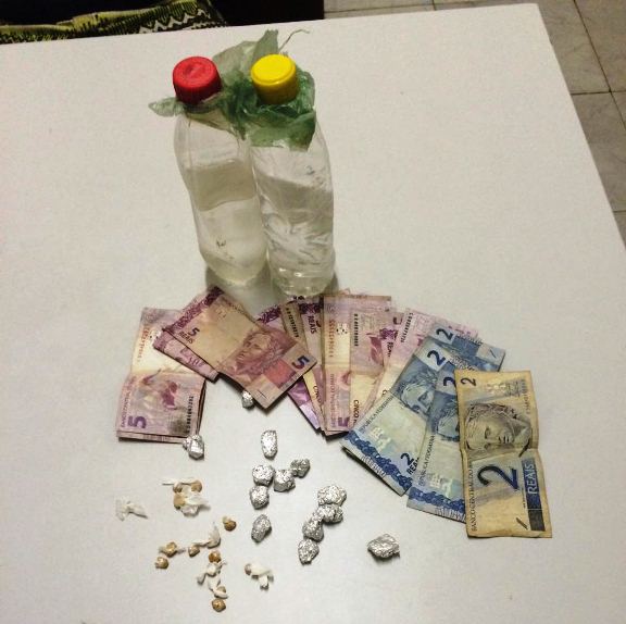 Droga apreendida com o grupo