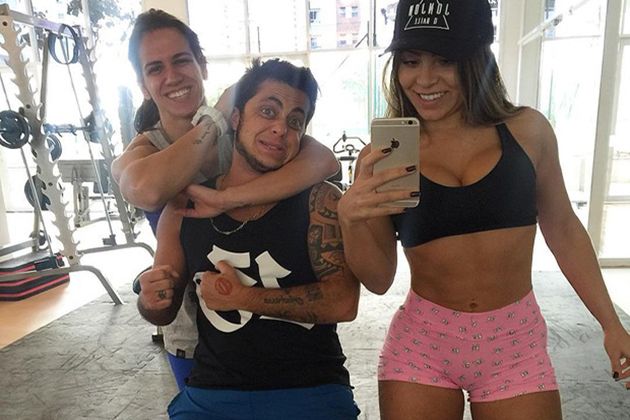 Thammy posa com namorada e personal trainer (Crédito: Reprodução/ Instagram)
